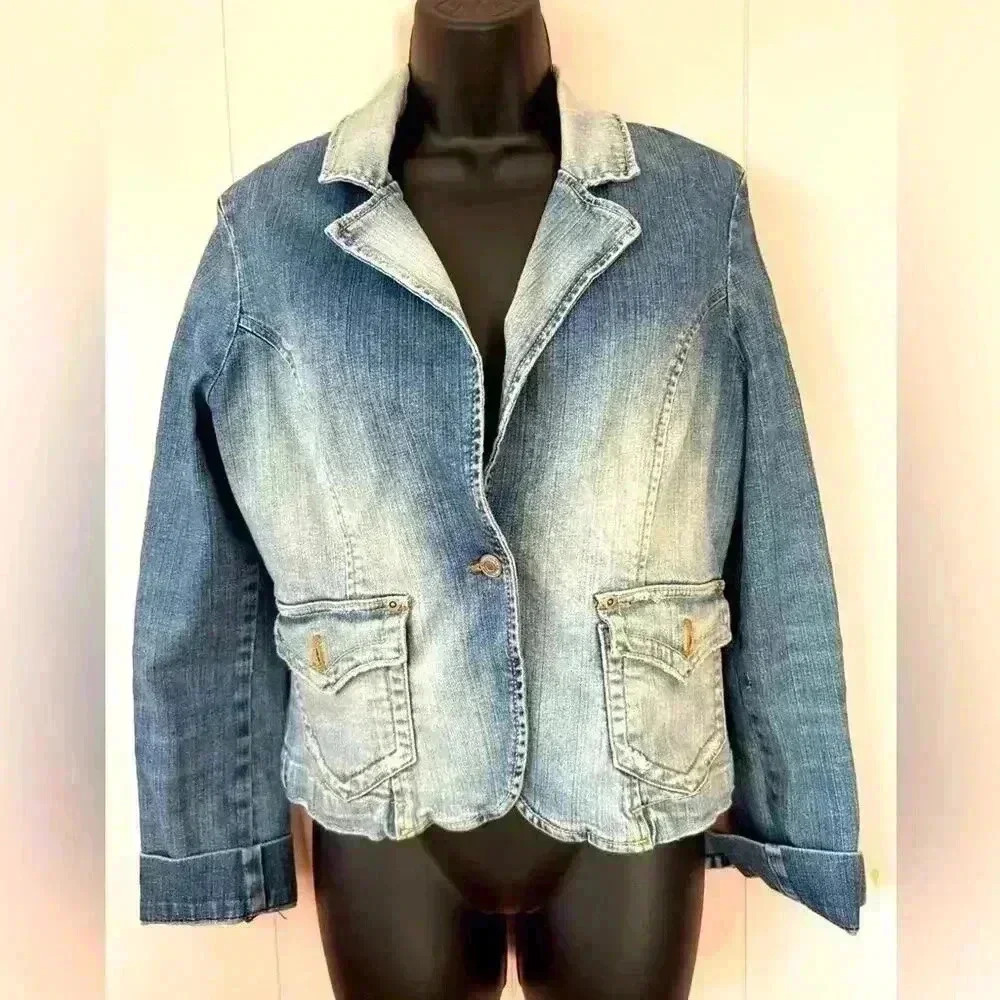 Twenty One Vintage Factory Distressed Women's Sz L Form Fitting Jean Jacket
